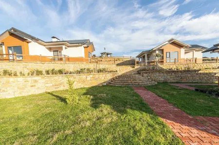 Tolstoy'un Bisikleti Otel Отели в г. Гёкчеада