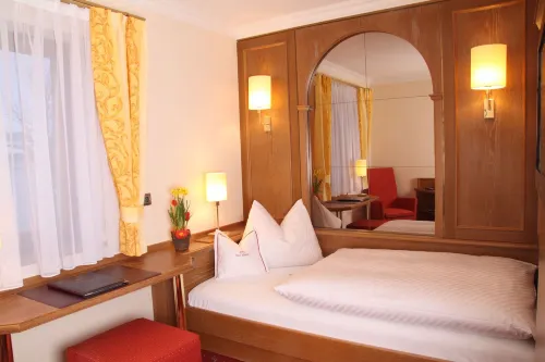 Hotel am Schlosspark Zum Kurfürst - München Nord - Pool