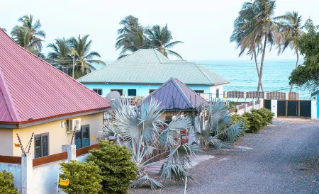 Afua Oparebea Courts Отели в г. Prampram