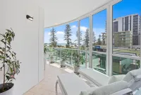 Luxury Beachfront Stay in Kirra