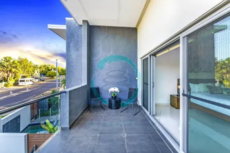 Luxurious Cozy Retreat Pool Office Parking