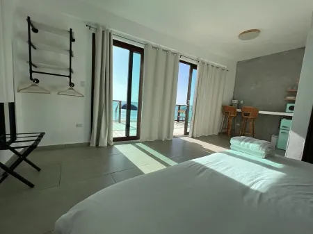 Corcega Beachfront Suites