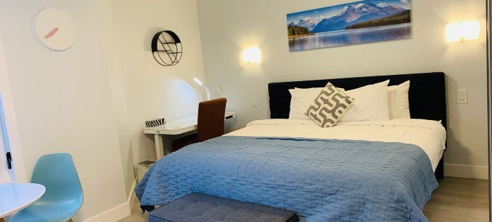 A Lovely Studio with Full Kitchen & AC Hotels in Canmore