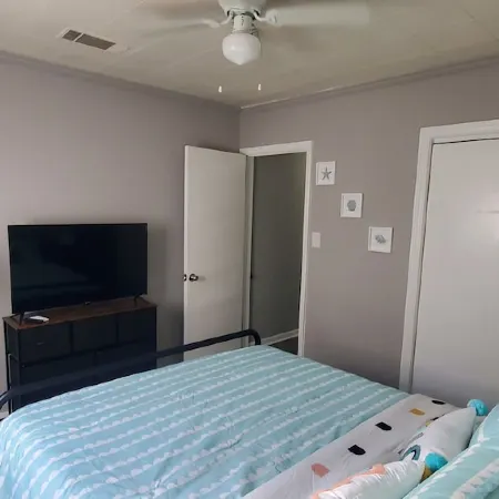 2 bedroom Coastal bungalow minutes from St Simons