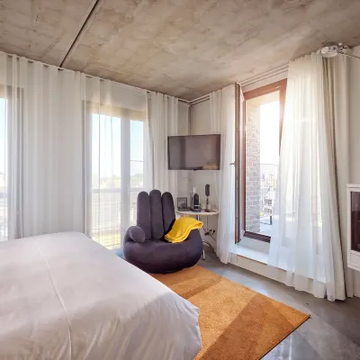 Banks Antwerp Hotels near MoMu Antwerp