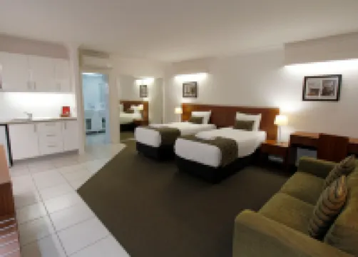 琴奇拉市中心汽車旅館 欽奇利亞酒店