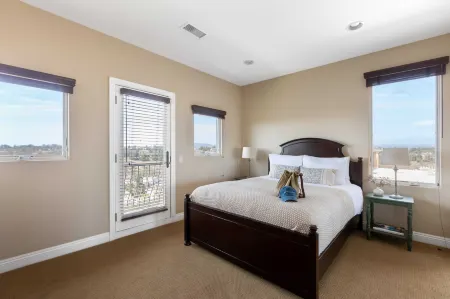 Palazzo Del Sol by AvantStay Breathtaking Home w Mountain Views Hot Tub Отели в г. Темекула