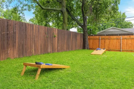 3-Bed Haven - 6 pple Hot tub, King bed, Pool & ping pong table, Grill, Fire pit