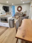Newly Remodeled 1 Bedroom on River - 레지던스