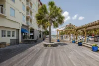 Stunning Waterfront Getaway - Pool, Hot Tub, Elevator, Deck