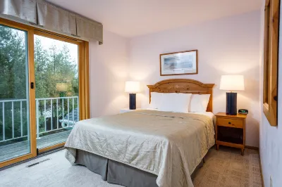 Outdoor Spaces and Shared Pool - Relaxing Hilltop Retreat Hotels in der Nähe von The Cherry Hut