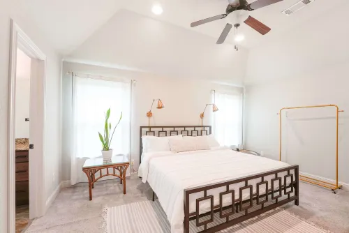 Cozy 3BR • Near XNA • Backyard & EV Charger 케이브 스프링스 호텔