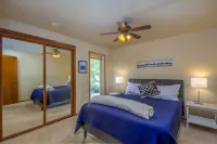 Forest Views and Cozy Loft - Charming Mountain Retreat