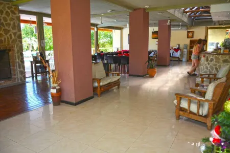 Complejo Tajamar Отели в г. Колон