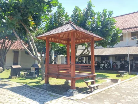 Wisma Colomadu Отели в г. Colomadu