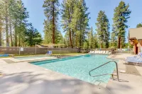 Delightful cabin with lofted layout, hot tub, modern kitchen, WiFi & shared pool Hôtels à : Comte de Deschutes