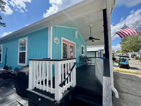 Spacious Cottage with Golf Cart Access - Charming Family Retreat