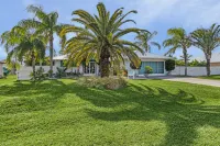 Private Beach, Pool Table and Spa Pool - Stunning Tropical Oasis