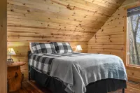 Hot Tub, WiFi, No Pet Fee - Beary Cozy - Romantic Cabin in Red River Gorge, Kentucky! 門尼菲縣住宿飯店