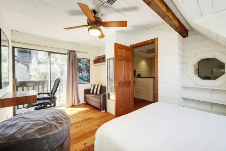 Breathtaking Canyon Views and Seasonal Pool - Beautiful Oasis