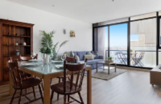 A Chic 2BR Apt Near Melbourne Uni, FREE Parking