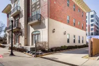 Chic Condo Steps from Bentonville Square Hotels in Bentonville