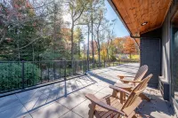 Kitchenette and Luxurious Shower Experience - Charming Retreat