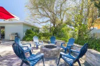 Fire Pit and Entertainment Garage - Cool Coastal Haven