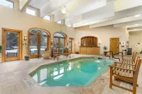 Ski-in/Ski-Out Access and Spa Amenities - Stunning Mountain Retreat