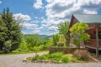 Stunning Views and Outdoor Fire Pit - Luxurious Log Retreat