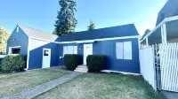 Charming Cottage with Retro Kitchen and Fenced Yard - Delightful Haven Hotels in Corvallis