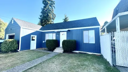 Charming Bungalow with Spacious Fenced Yard - Cozy Modern Oasis Отели в г. Филомат