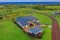 Luxurious Retreat - Private Pool, Stunning Views, Game Room Hotels near Manawaiopuna Falls (Jurassic Park Falls)