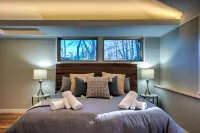 Modern Design and Gourmet Kitchen - Stunning Asheville Retreat Hotels in Royal Pines