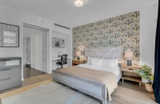 Rooftop Pool and City Views - Stunning South Beach Sanctuary