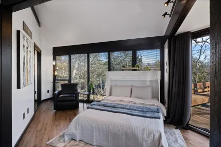 Indoor Pool and Scenic Lake Views - Stunning Treetop Retreat