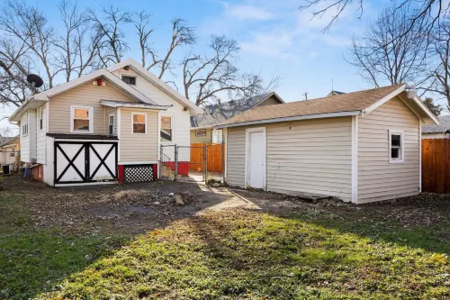 Vintage Charm with Cozy Outdoor Oasis - Enchanting Stylish Retreat Hotels in Spring Bay Township