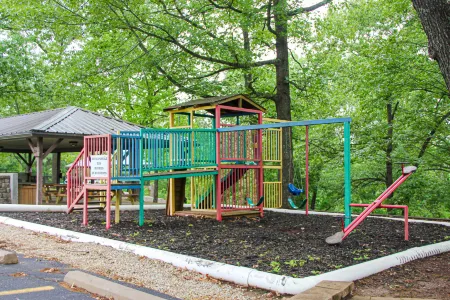 3rd-floor valley-view condo with 2 outdoor pools, balcony, BBQ area, W/D, AC