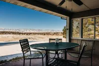 Panoramic Rocky Mountain View and Unique Services - Spacious Cozy Retreat