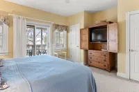 Tranquil Oasis with Pool and Hot Tub - Serene Coastal Retreat فنادق في كورولا