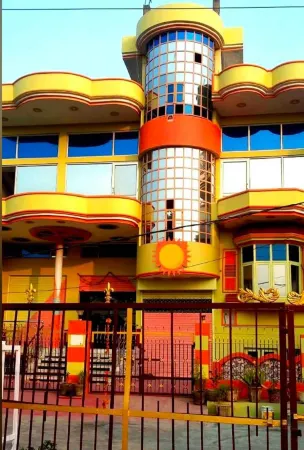 Suryodaya Guest House Отели рядом с достопримечательностью «Шрай Кришна Джанмастан Темпл, Матхура»