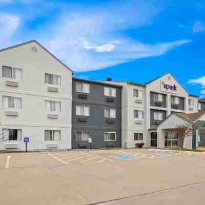 Spark by Hilton Moline Quad Cities Hotel Exterior