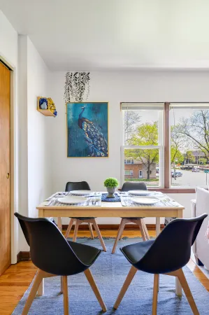 Free Parking and Lightning Fast Wi-Fi - Cozy Retreat