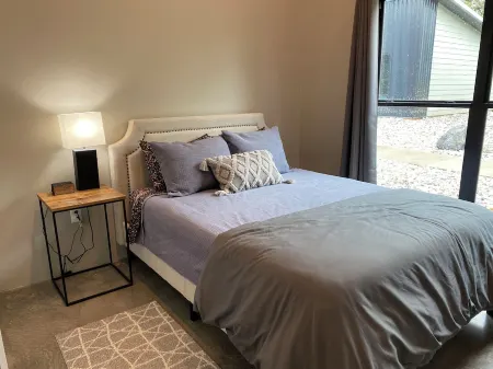 Cozy cottage in charming downtown Mount Vernon.