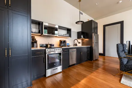 4BR Conjoined Group Unit on Canal Street | The Mayfair