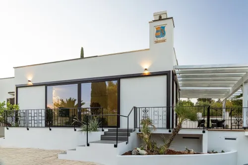 Villa Galeone Stylish design & infinity pool 16mx4m Ostuni