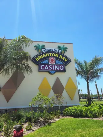 Pet Friendly 2 Bed 1 Bath Home on the water in delightful Buckhead Ridge