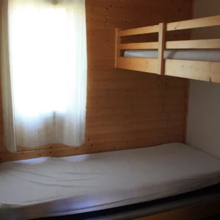 Large furnished cottage with covered terrace and parking space Отели в г. Бена