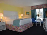 Breakers Resort - Lakeside Hotels in Saint Ignace
