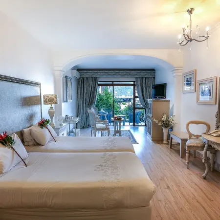 Misty Waves Boutique Hotel